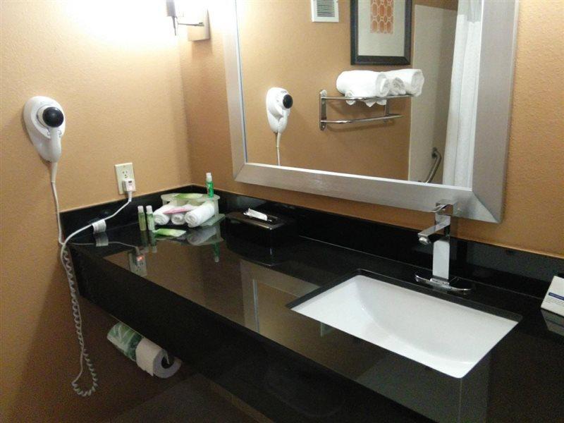 Holiday Inn Express Hotel And Suites Houston Kingwood Εξωτερικό φωτογραφία